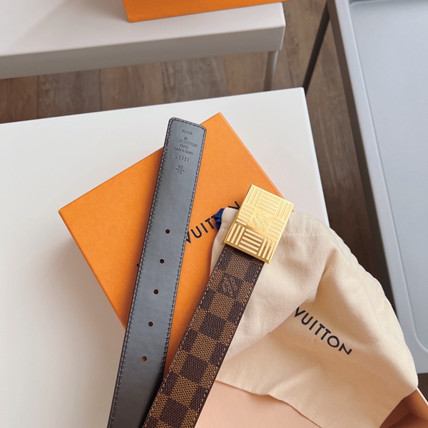 ルイヴィトンベルト背面デザイン